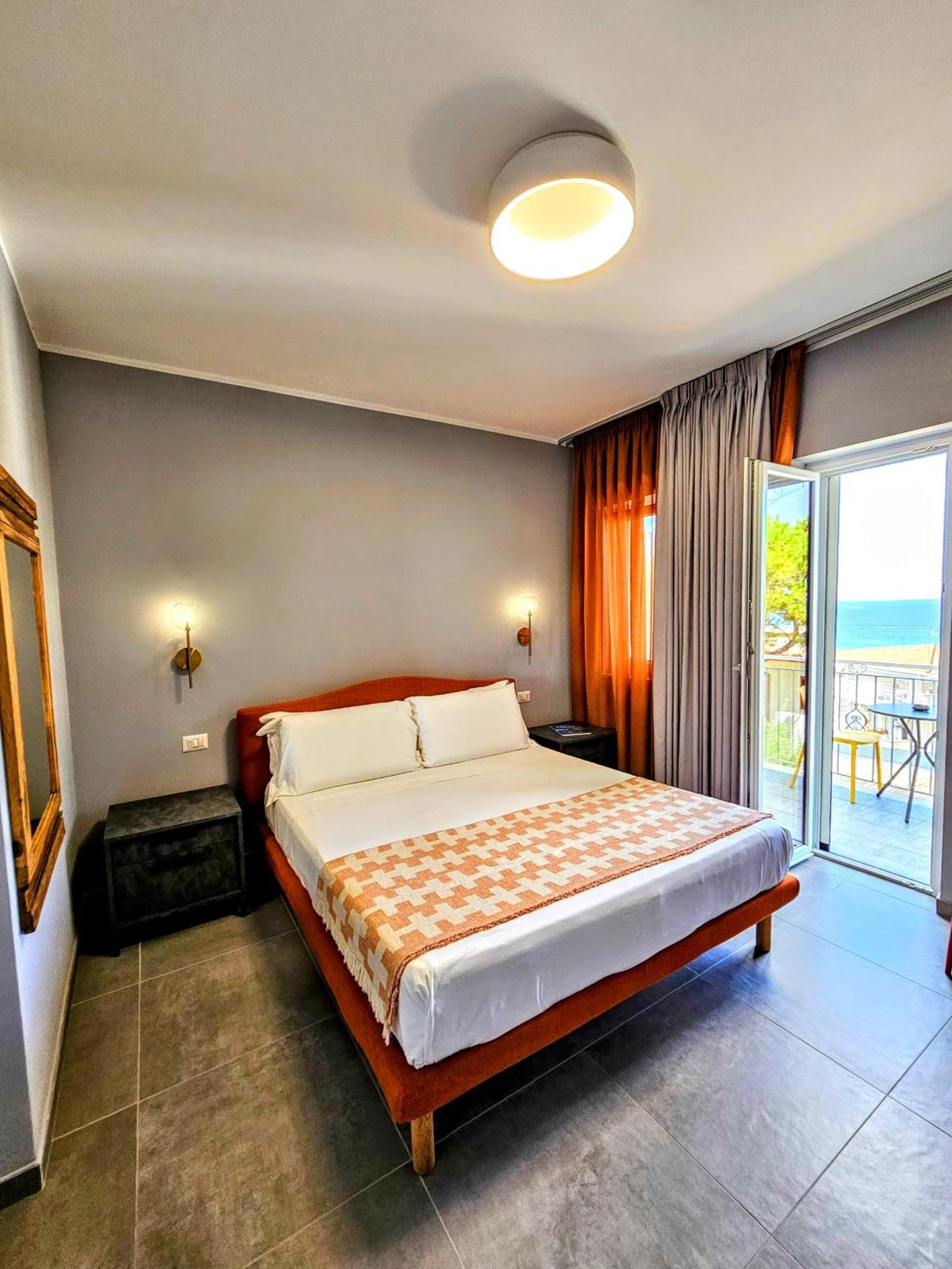 A Casa Di Alessandra - Rooms Castellabate Dış mekan fotoğraf